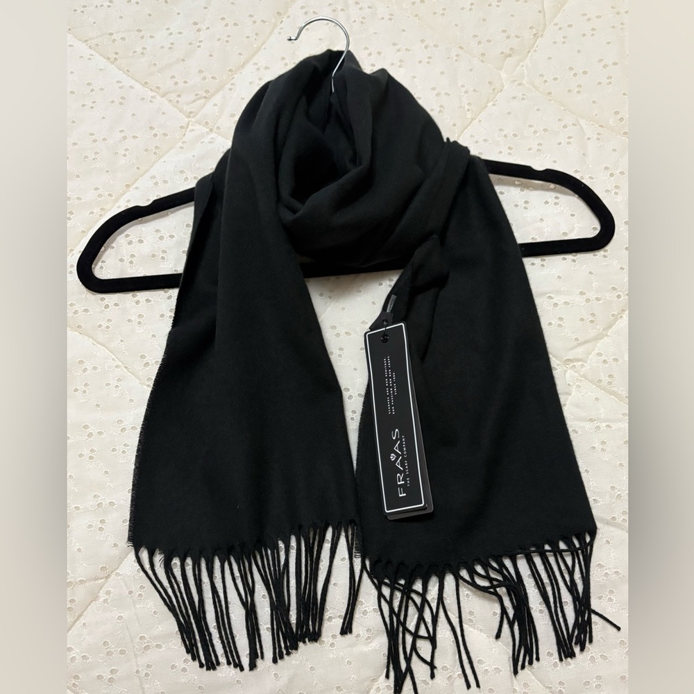 Fraas Classic Black Scarf with Fringe